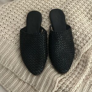 Universal Threads Slides size 8.5